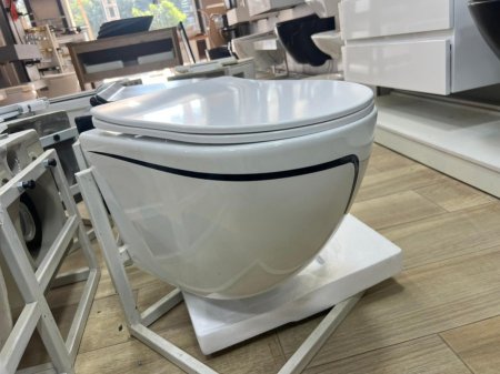 مرحاض معلق ابيض موشح اسود T113010-1 1-10